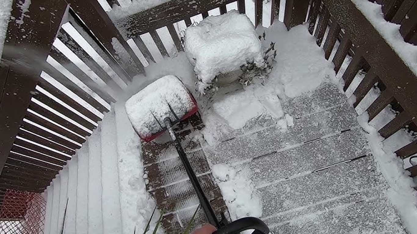 How to clear snow from your outdoor deck?